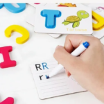 Juego Didáctico Abecedario de Madera con Palabras en Inglés y Plumón Borrable