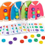 Camisa con botones, enhebrado de botones (juego de madera)